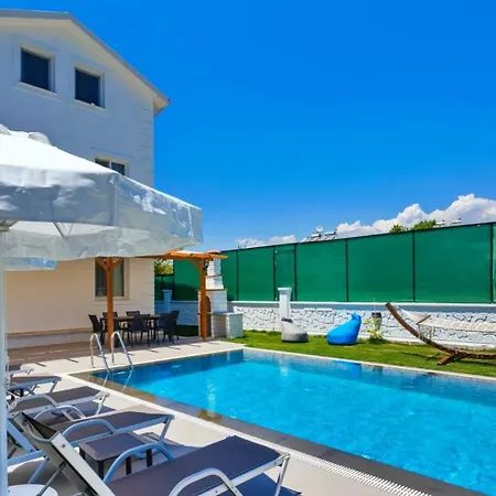 4 Bedroom With Private Pool Near Calis Villa Fethiye