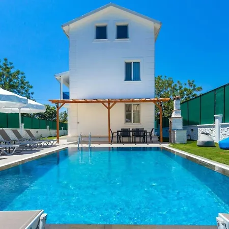 4 Bedroom With Private Pool Near Calis Fethiye