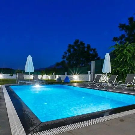 فيلة 4 Bedroom With Private Pool Near Calis *