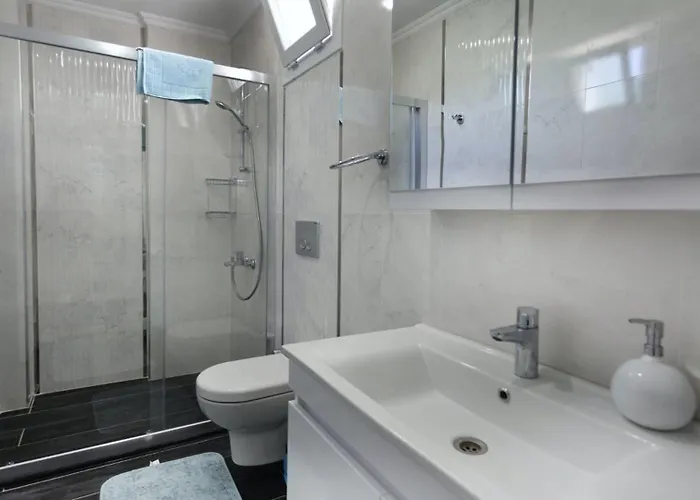 4 Bedroom With Private Pool Near Calis 别墅