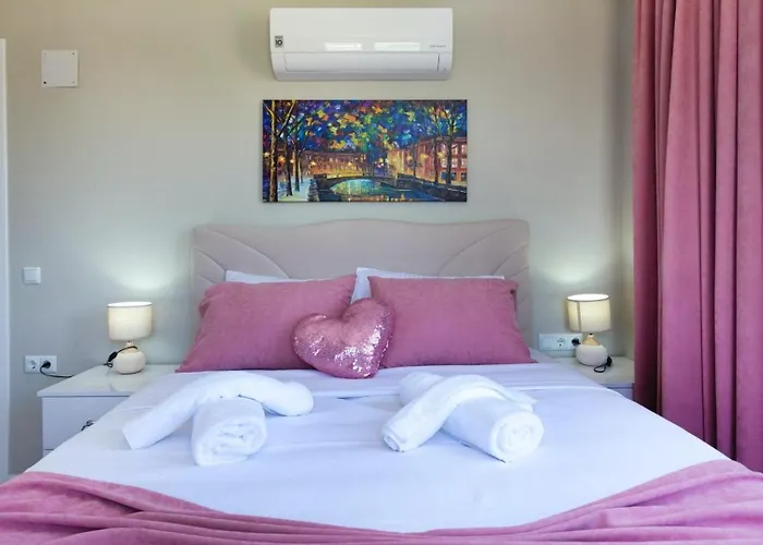 4 Bedroom With Private Pool Near Calis 别墅