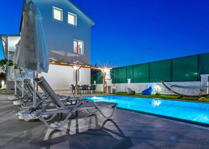 4 Bedroom With Private Pool Near Calis * 费特希耶