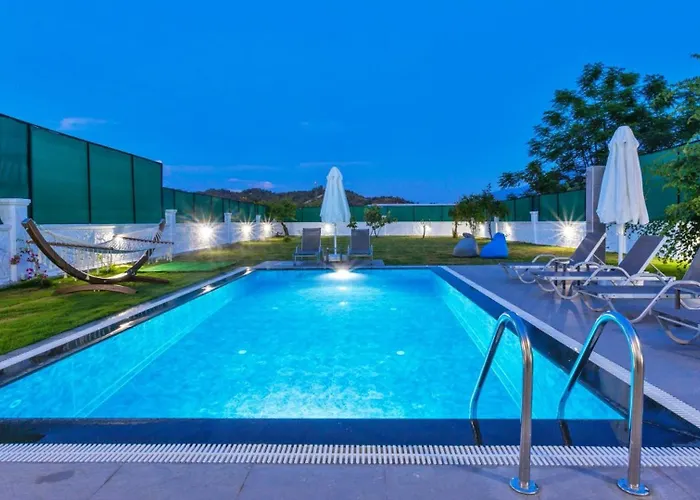 别墅 4 Bedroom With Private Pool Near Calis 费特希耶