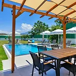4 Bedroom With Private Pool Near Calis ヴィラ